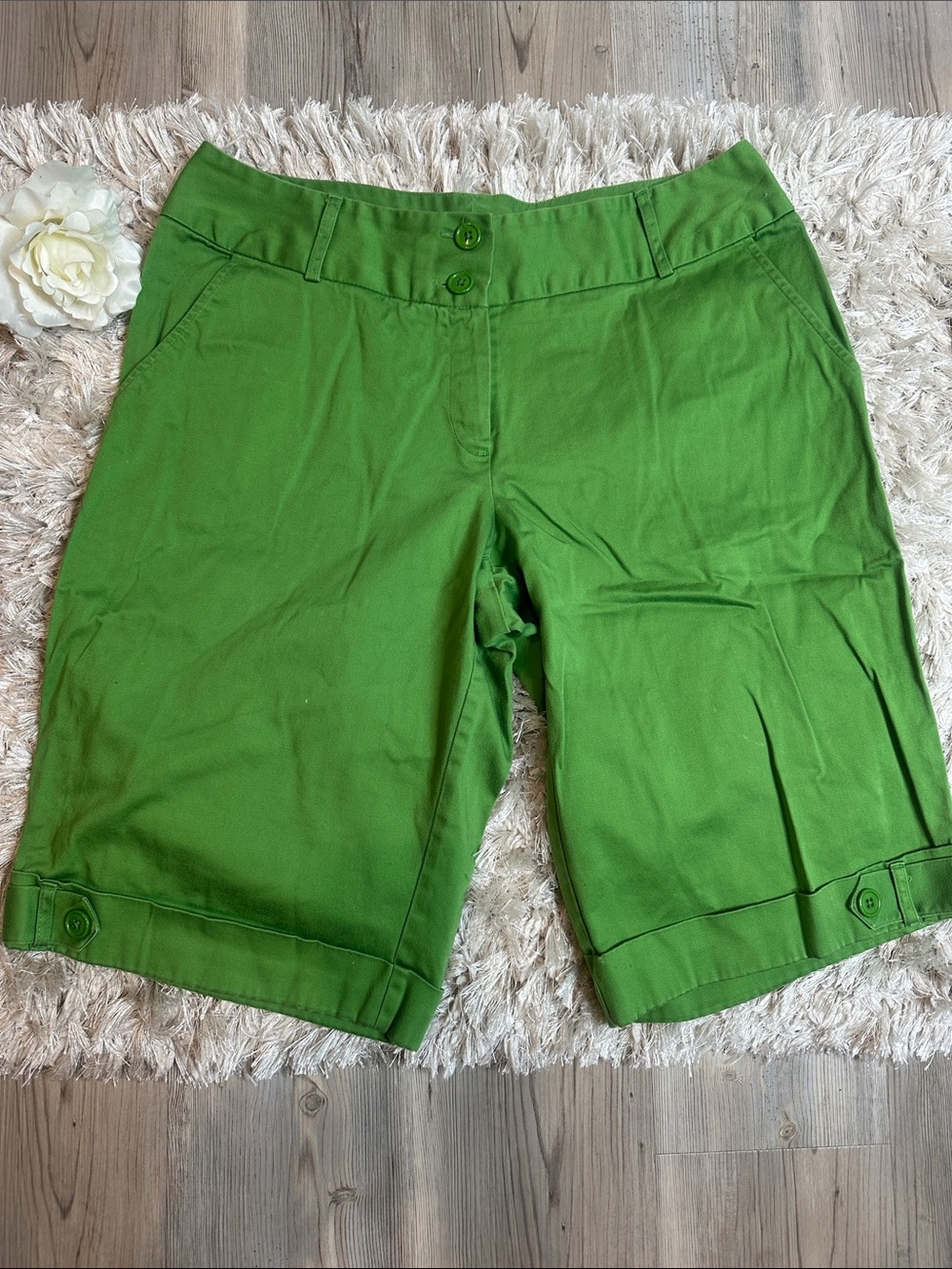 GUC Ashley Stewart Bright Green Bermuda Shorts, 14